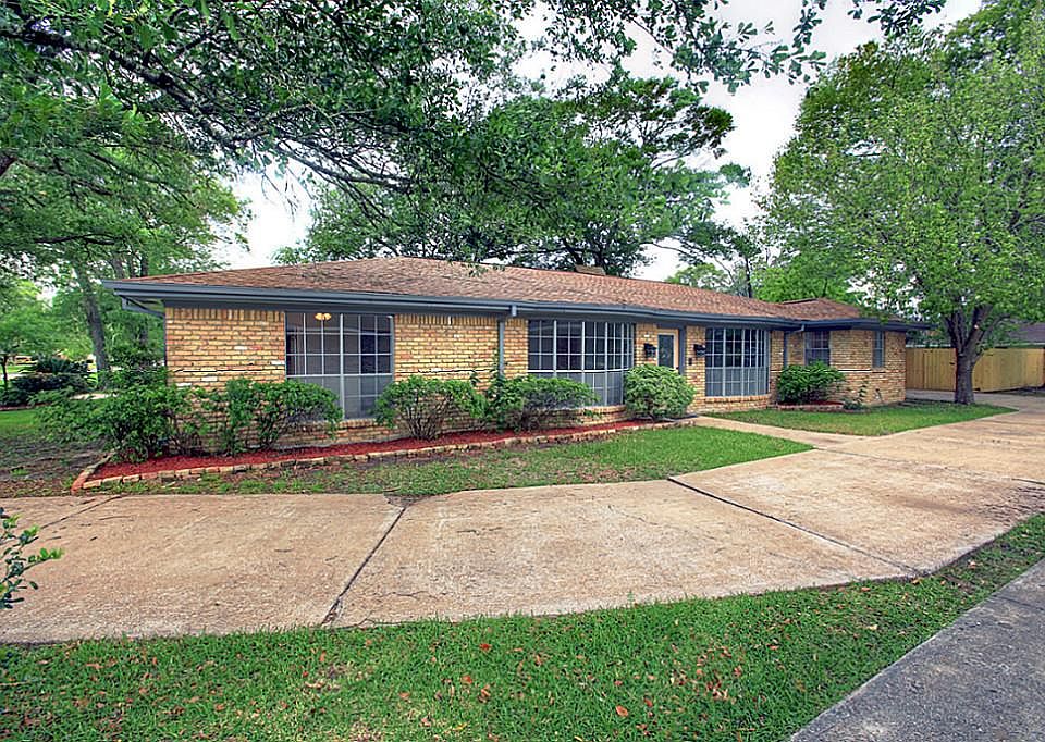 1st image of 606 Post Oak Dr