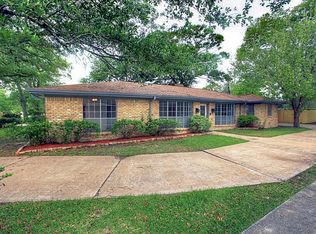 606 Post Oak Dr, Baytown, TX 77520