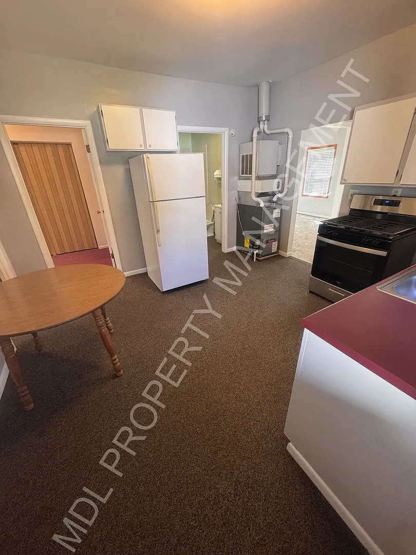 2-Bedroom House in Bay City — Photo 4