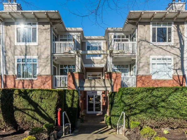 1675 W 10th Ave #210, Vancouver, BC V6J 2A2