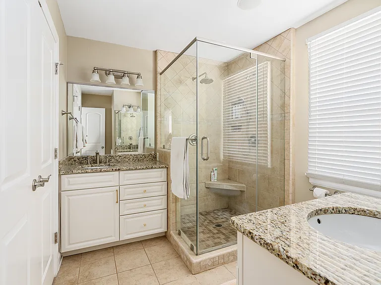 1204 Bobbiedell Ln — Photo 9