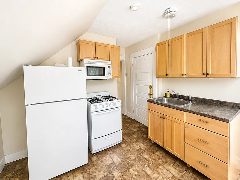 237 Water St #3R — Photo 1