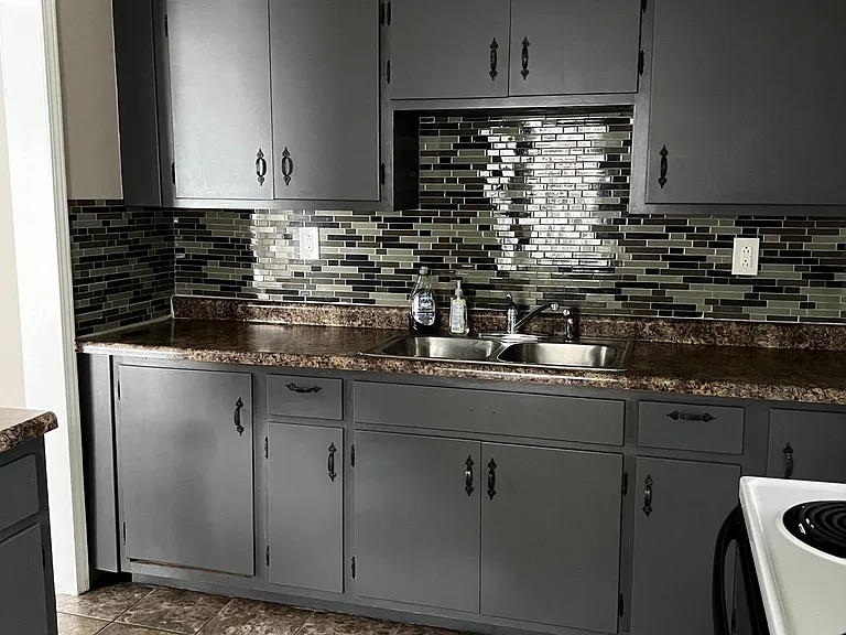 Kitchen tile floor