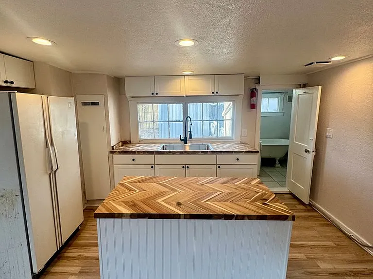 21 Bonfoy Ave — Photo 9