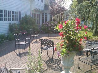 12 Pine Dr N, Roslyn, NY