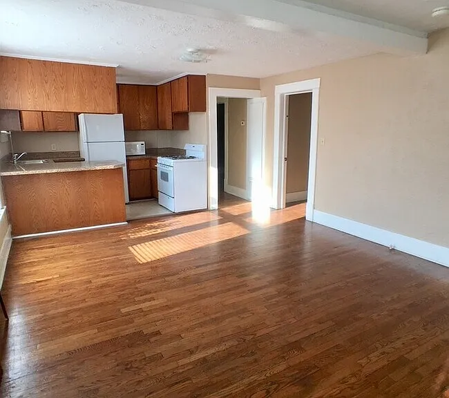 320 W Duffy St — Photo 4