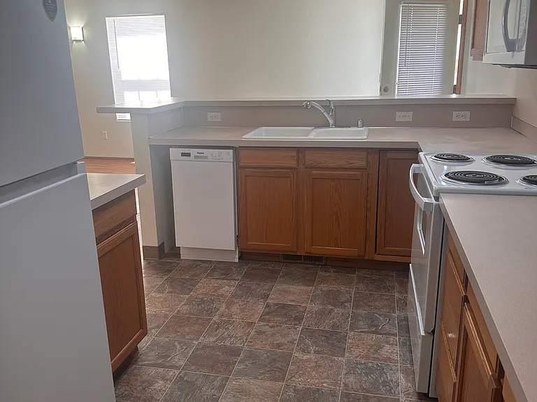 9312 Fairhill Dr NE #A — Photo 10