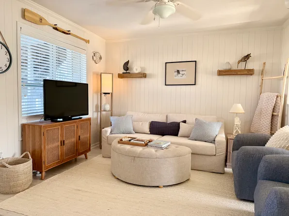 250 W 2nd St #4B, Ocean Isle Beach, NC 28469
