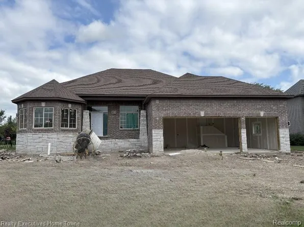 35795 Addison Dr, New Baltimore, MI 48047