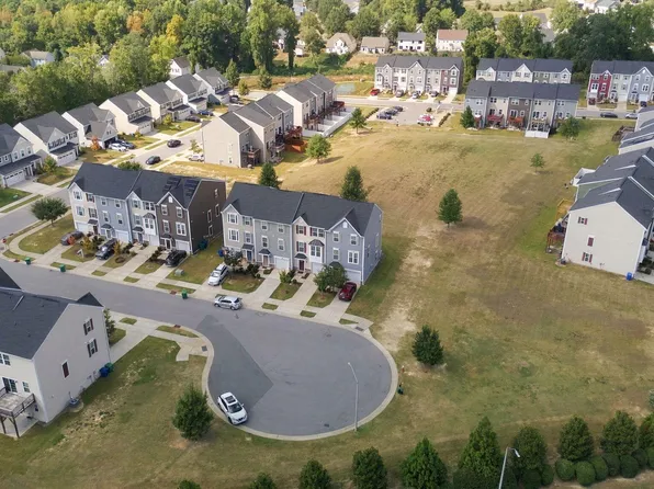 504 Autumn Cure Ct, Fuquay Varina, NC 27526