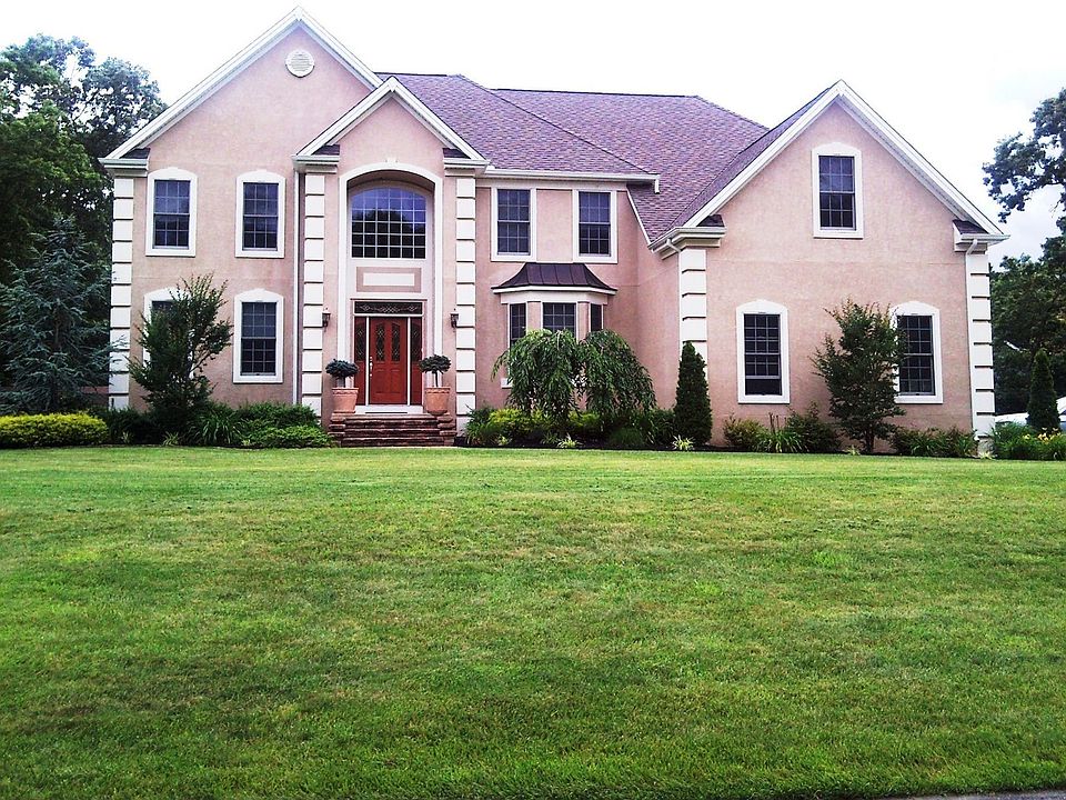 8 Magnolia Court Exterior