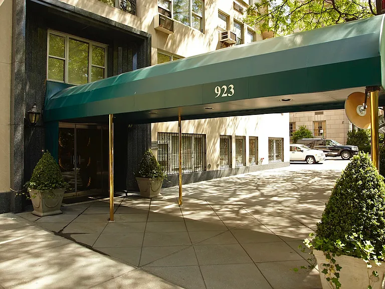 923 5th Ave #15A — Photo 10