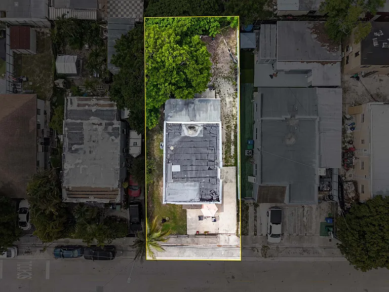 1168 NW 30th St — Photo 15