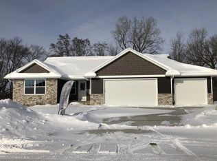 3319 Largo Ridge Dr, Green Bay, WI 54311
