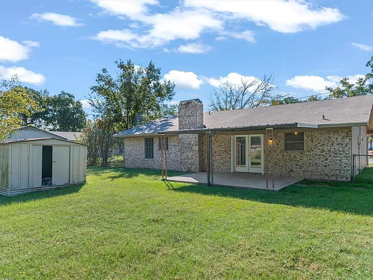 908 W State Highway 243 — Photo 24