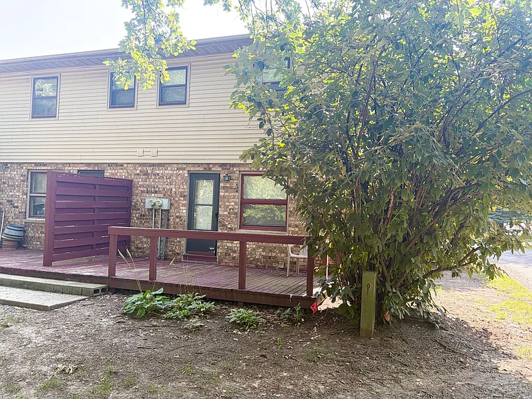 911 S Linden St — Photo 15