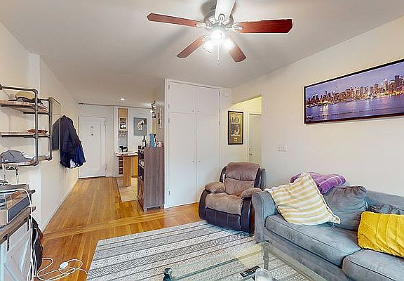 3rd image of 309 19th St APT 42