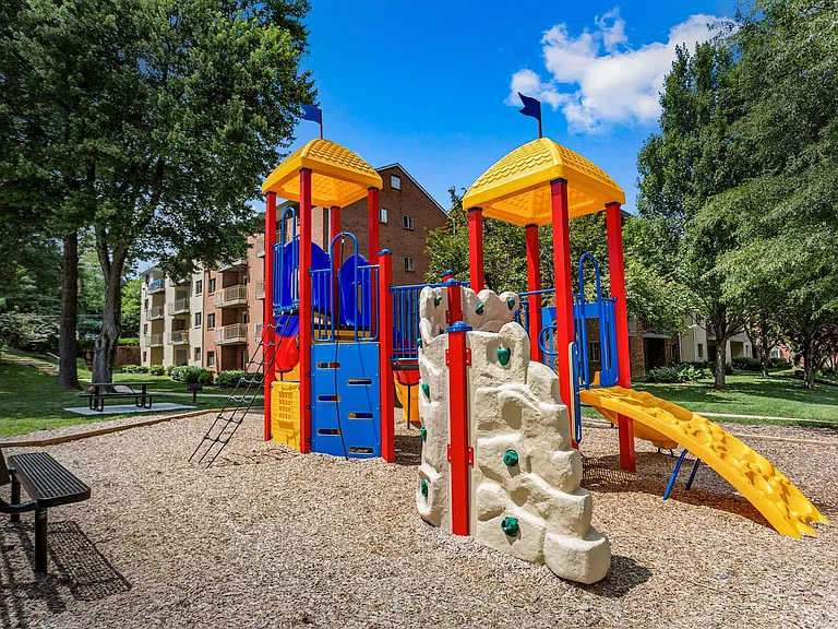 Village Square West Apartments — Photo 9