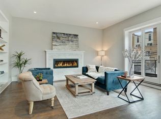 2821 N Halsted St #4, Chicago, IL 60657