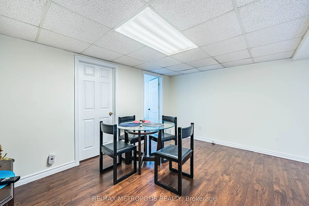 Building Photo - 22 Mayflower St #BASEMENT