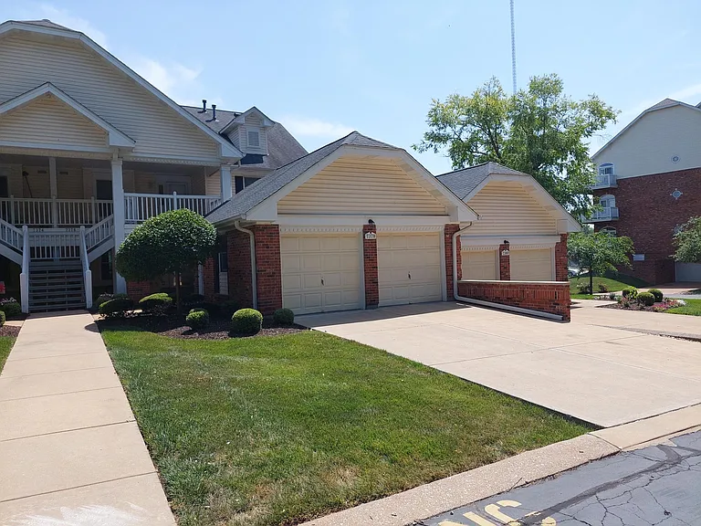 7378 Whitehall Colonial Ln — Photo 2
