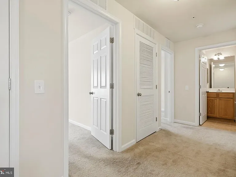 43487 Town Gate Sq — Photo 36
