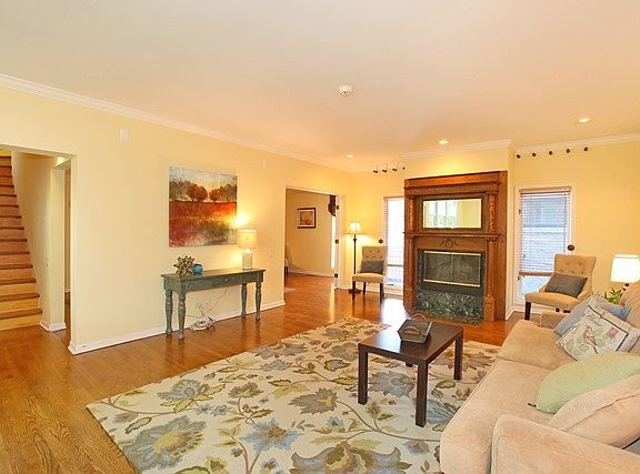 5th image of 1051 W Cornelia Ave
