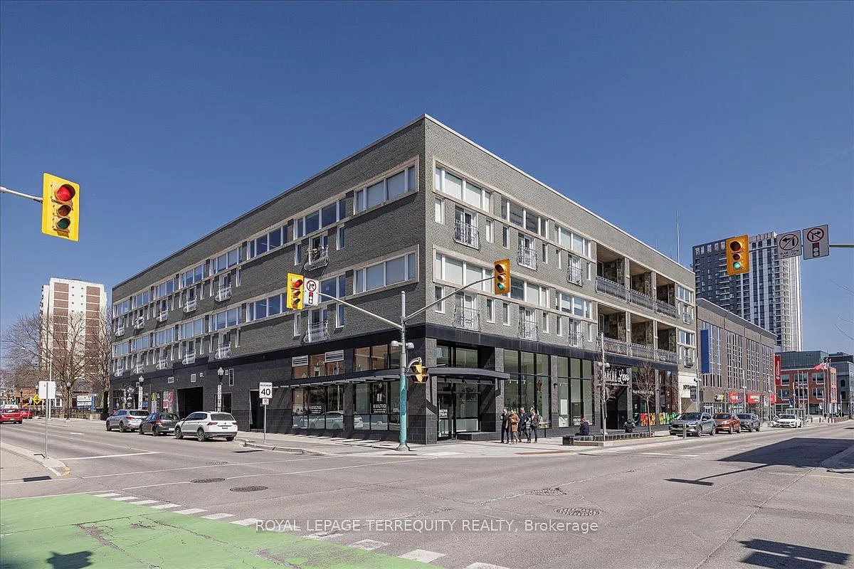 276 King St W #301 photo 1