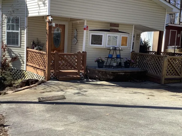 32 Yogi Bear Blvd, Cleveland, GA 30528