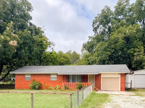 215 N Division St, Konawa, OK 74849