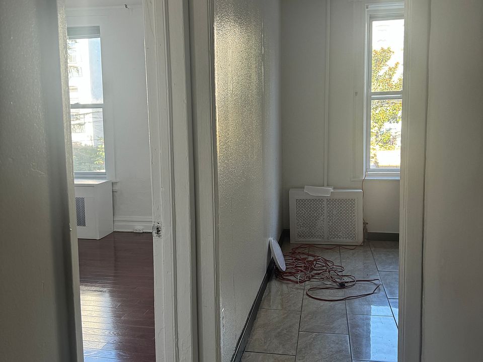 2nd image of 527 47th St #2