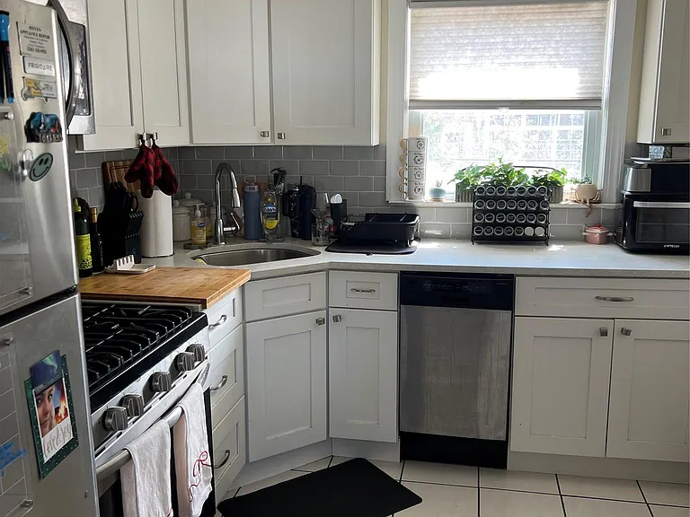 644 E Olive St #UPPER — Photo 5