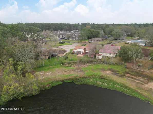 5312 Monaco Dr, Pascagoula, MS 39581