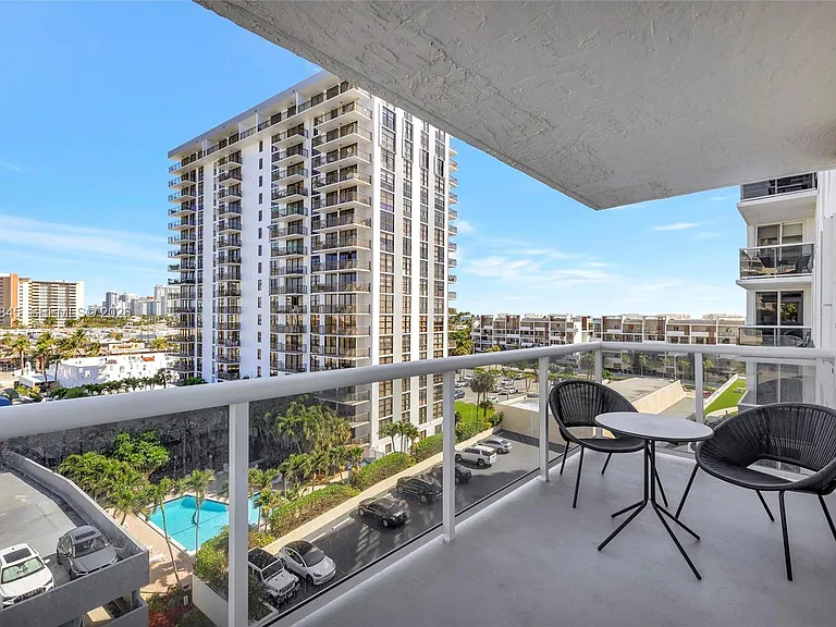 3015 N Ocean Blvd #6A — Photo 1