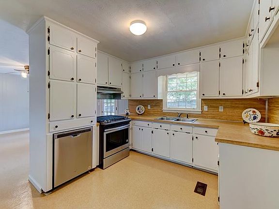 5th image of 988 Gunter Cir