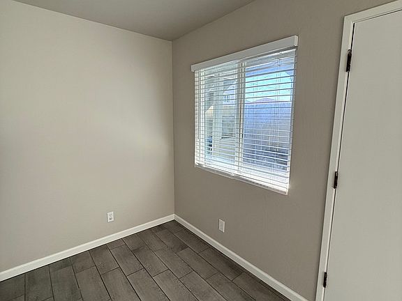 3rd image of 17A Jefferson St
