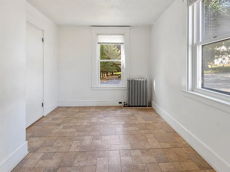 15 Pleasant St — Photo 13