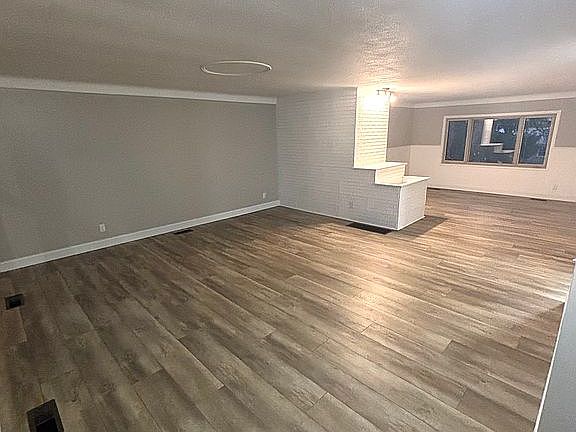 5th image of 714 Betty Ln