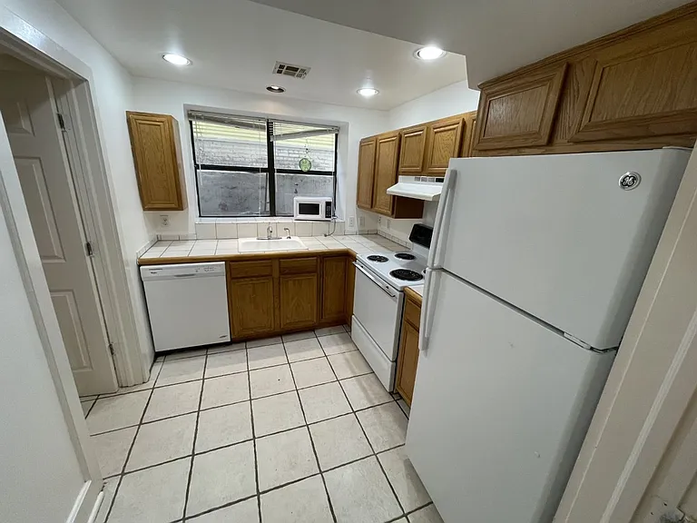 1214 S Elgin Ave — Photo 8