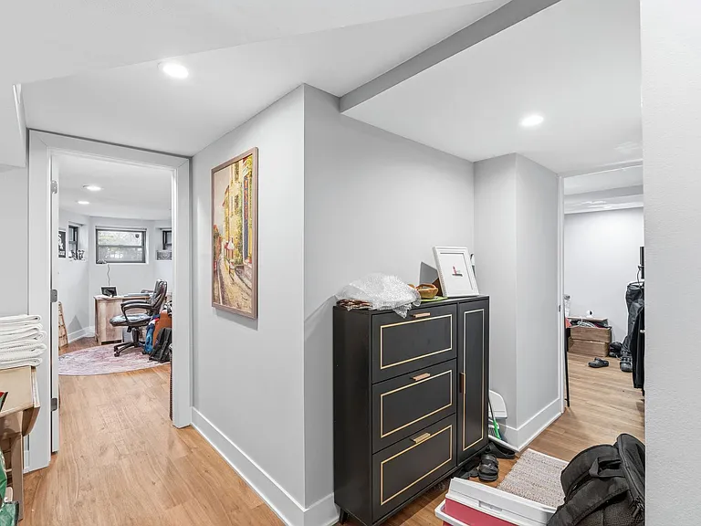 1421 N Dearborn St — Photo 141