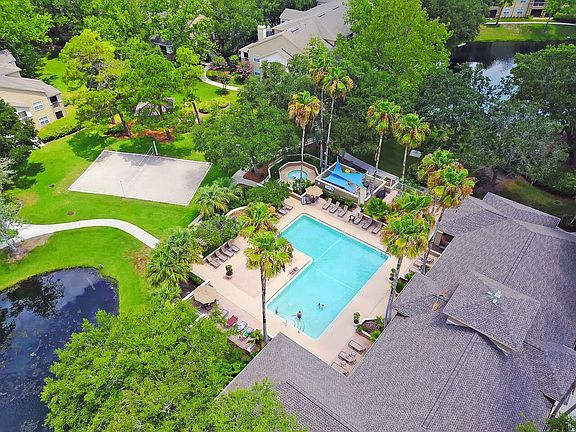 2nd image of 17 Arbor Club Dr