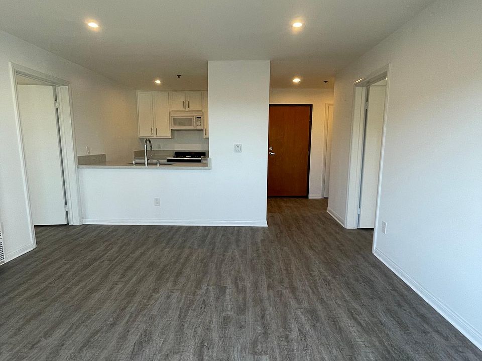 1st image of 1347 23rd St APT 302