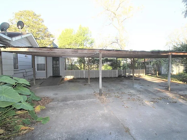 411 E Alabama St — Photo 3