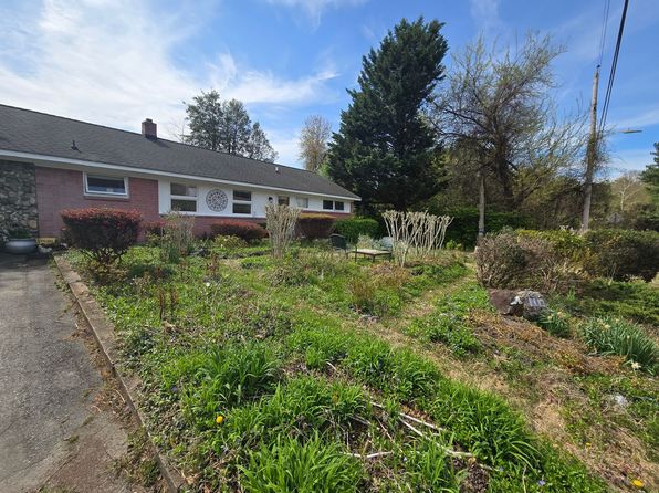 1306 Currier St