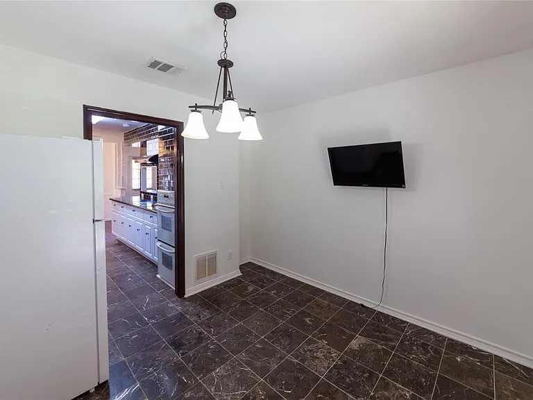 8826 Roos Rd — Photo 11