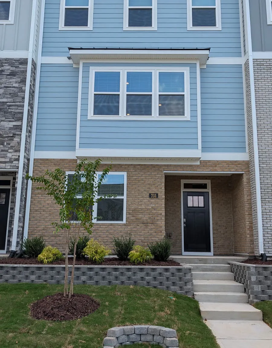 4 bed, 3.5 bath, 2283 sqft, $2,150 — Photo 1