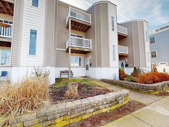 3rd image of 3305 Park Blvd #3305-3