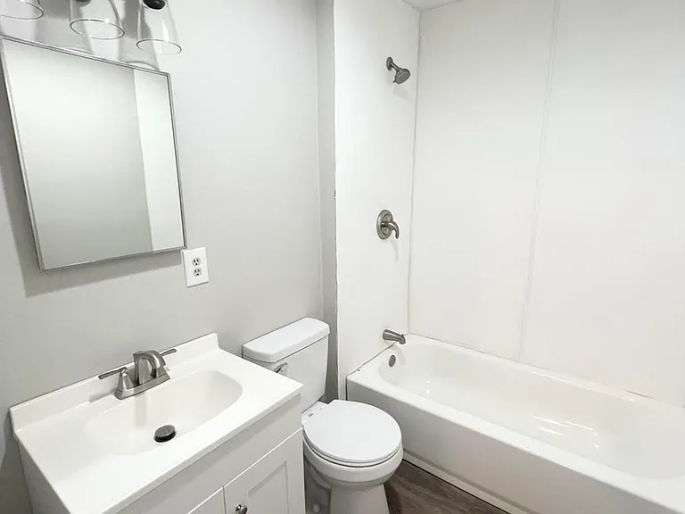 1332 Huger St — Photo 8