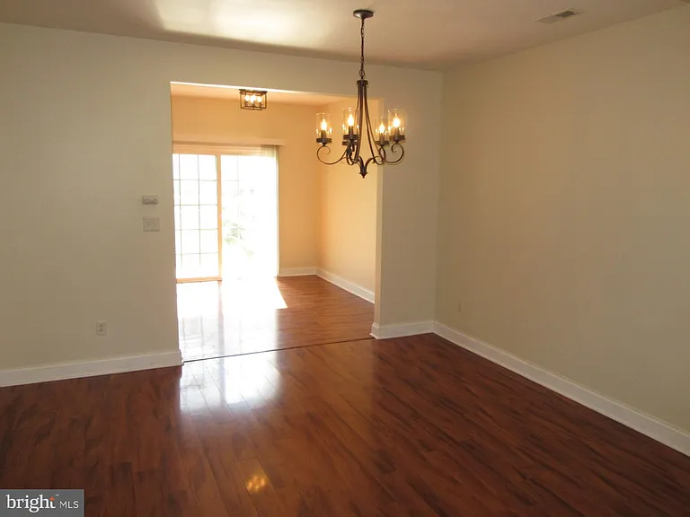181 Gillespie Ave — Photo 4