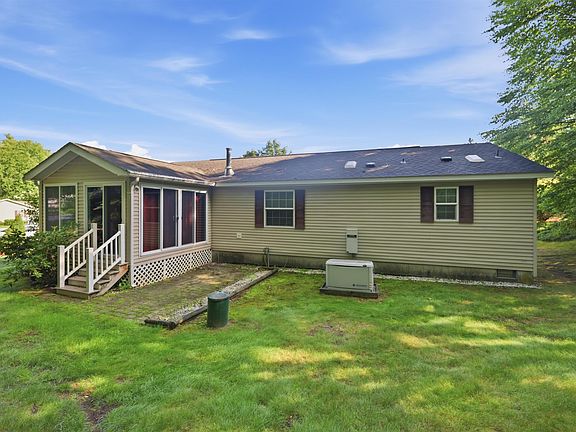 3rd image of 21 Mill Pine Road